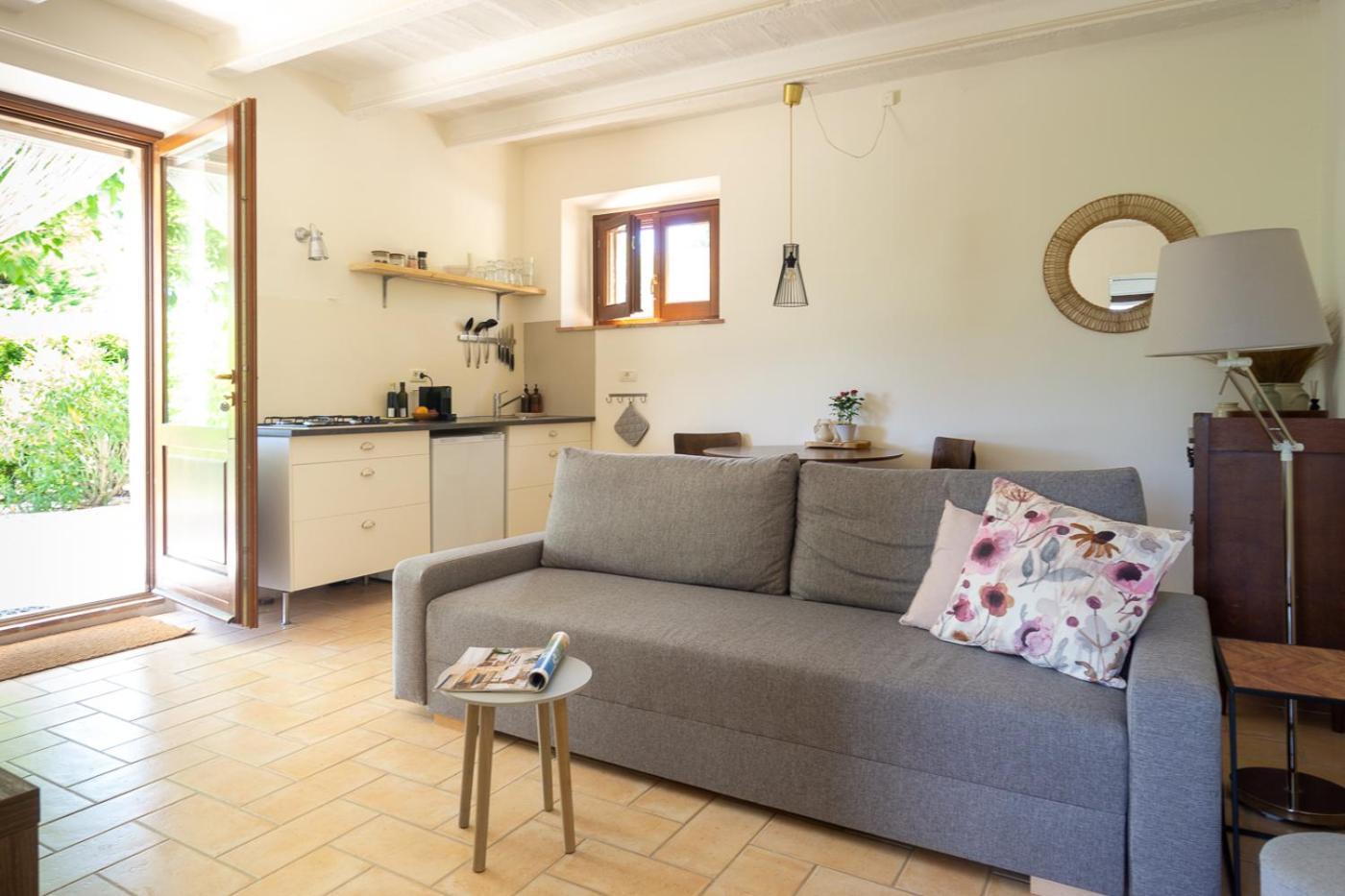 Rosa Nel Pozzo Apartments And B&B San Pietro  Exterior photo