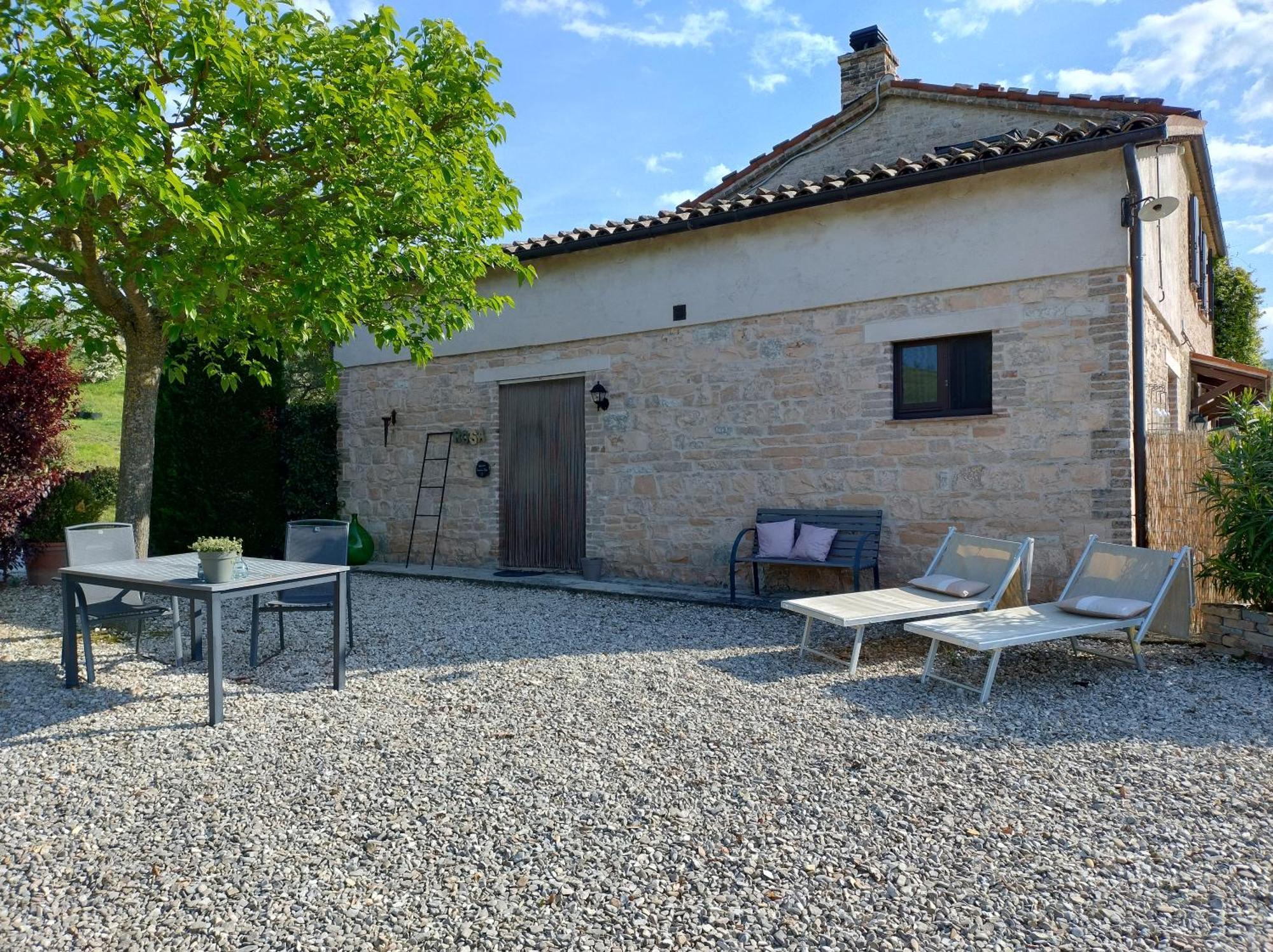Rosa Nel Pozzo Apartments And B&B San Pietro  Exterior photo